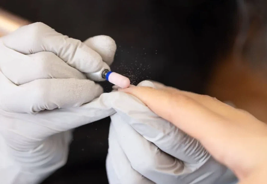 Мога ли да използвам тренировка за нокти върху акрилни нокти?